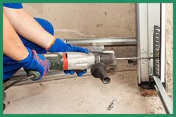 Quality Garage Door Service Long Beach, CA 562-475-4318 - installation-sid-gr-22m